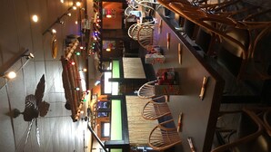 供应午餐和晚餐