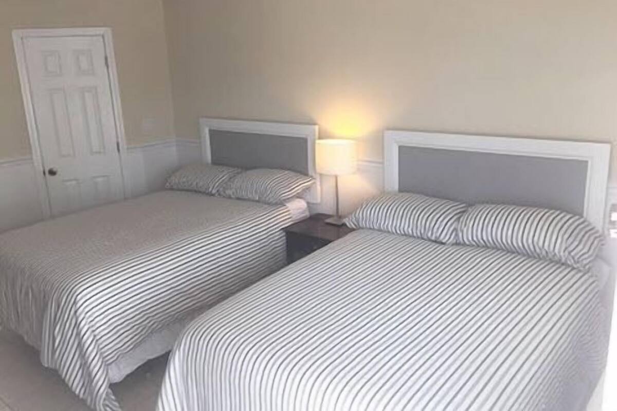Standard Room, 2 Double Beds | WiFi (free), bed sheets
