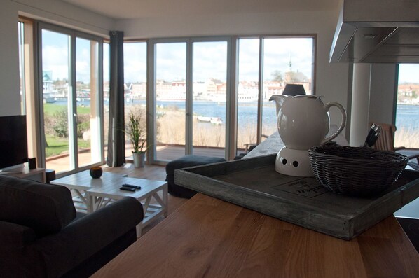 Deluxe Apartment, Terrace, River View | Living area | Flat-screen TV, fireplace, DVD player - urlaubsart - Schleibrücke (Kappeln)