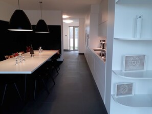 Deluxe Condo, 2 Bedrooms, River View, Ground Floor | In-room dining