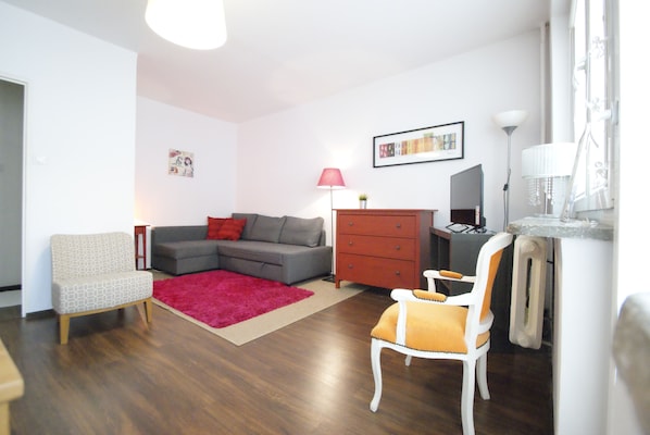 Classic Studio | Living room