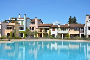 3 piscinas externas