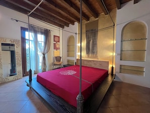 Apartamento standard, 1 quarto | Roupa de cama