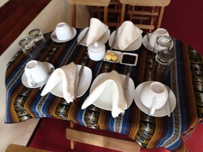 Desayuno continental gratuito y diario