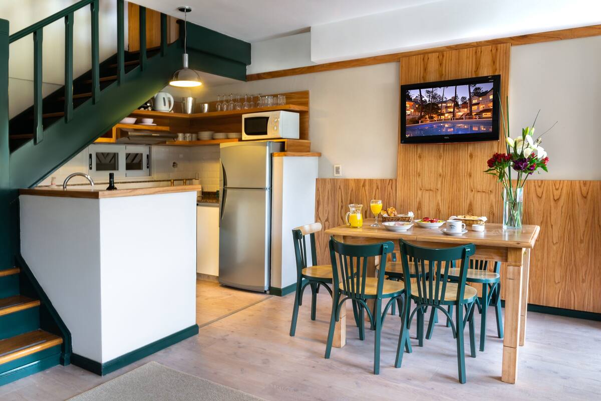 Classic Apartment, 2 Bedrooms | Private kitchen