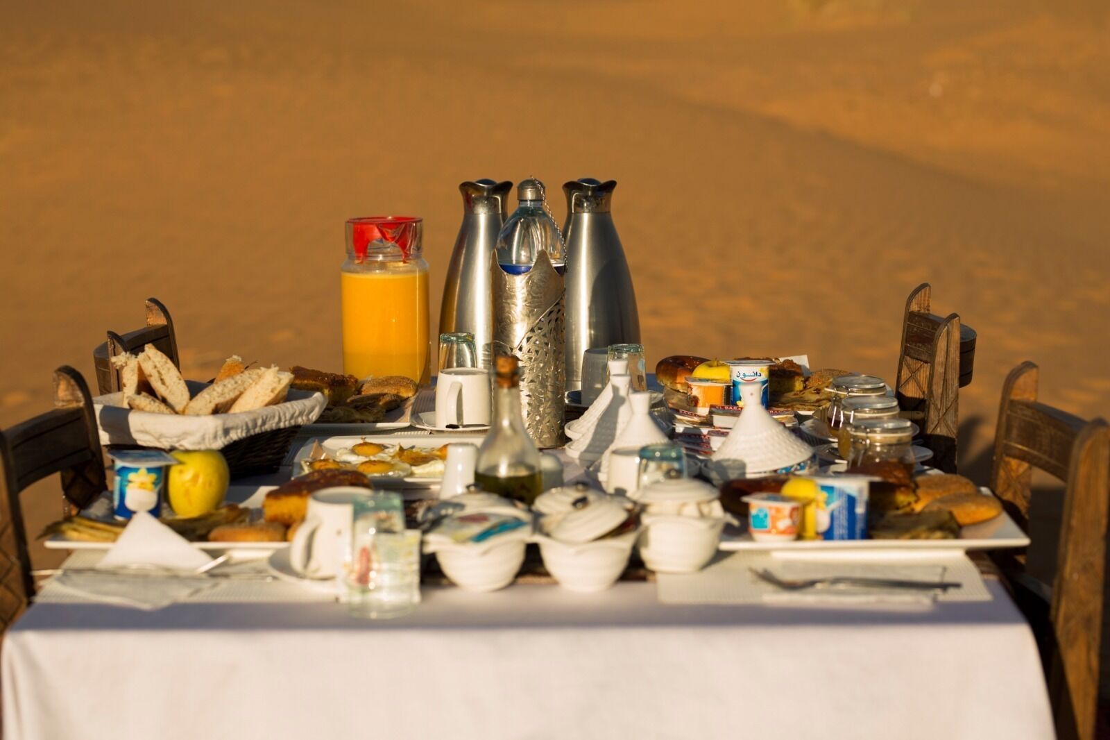 供应早餐、午餐和晚餐，摩洛哥菜