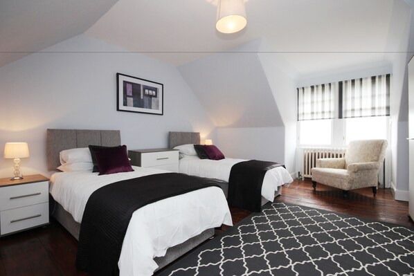 House, 4 Bedrooms | 4 bedrooms, iron/ironing board, free WiFi, bed sheets - Braemount House (Paisley)