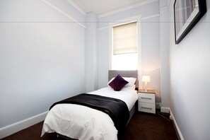 House, 4 Bedrooms | 4 bedrooms, iron/ironing board, free WiFi, bed sheets - Braemount House (Paisley)