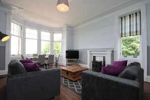 House, 4 Bedrooms | Living area