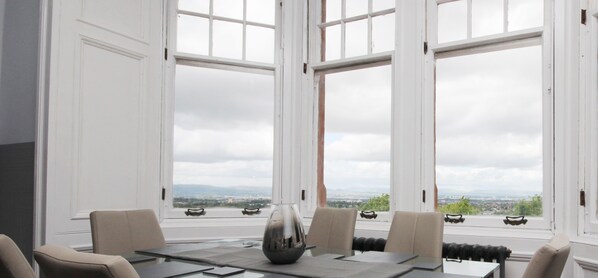 House, 4 Bedrooms | In-room dining - Braemount House (Paisley)