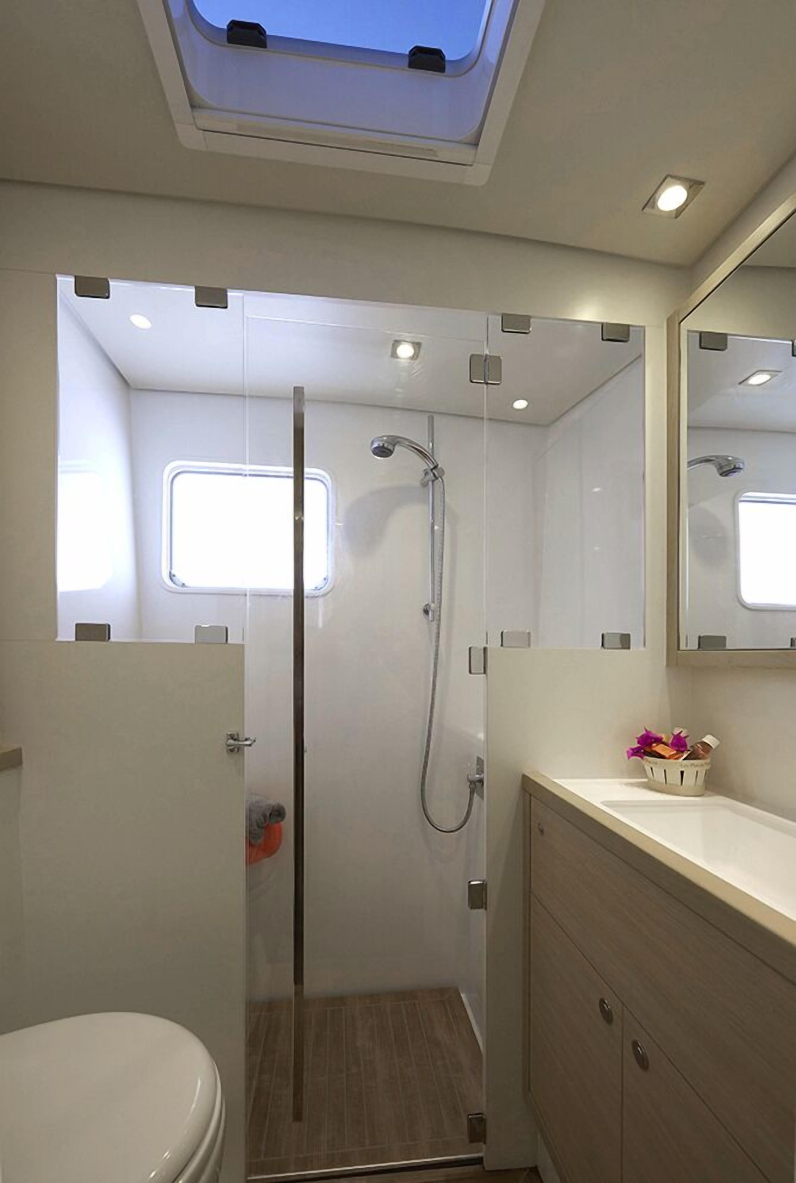 Cabin, 6 Bedrooms, Ocean View, Oceanfront | Bathroom | Shower, hair dryer, towels