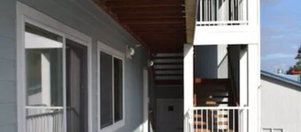Longliner Lodge and Suites