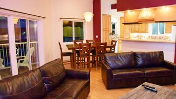 Master Suite | Living area | 42-inch flat-screen TV with cable channels