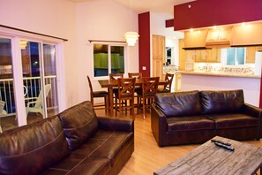Master Suite | Living area | 42-inch flat-screen TV with cable channels - Longliner Lodge and Suites (Sitka)