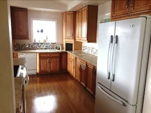 Suite | Dapur pribadi | Lemari es, microwave, dan mesin pembuat kopi/teh