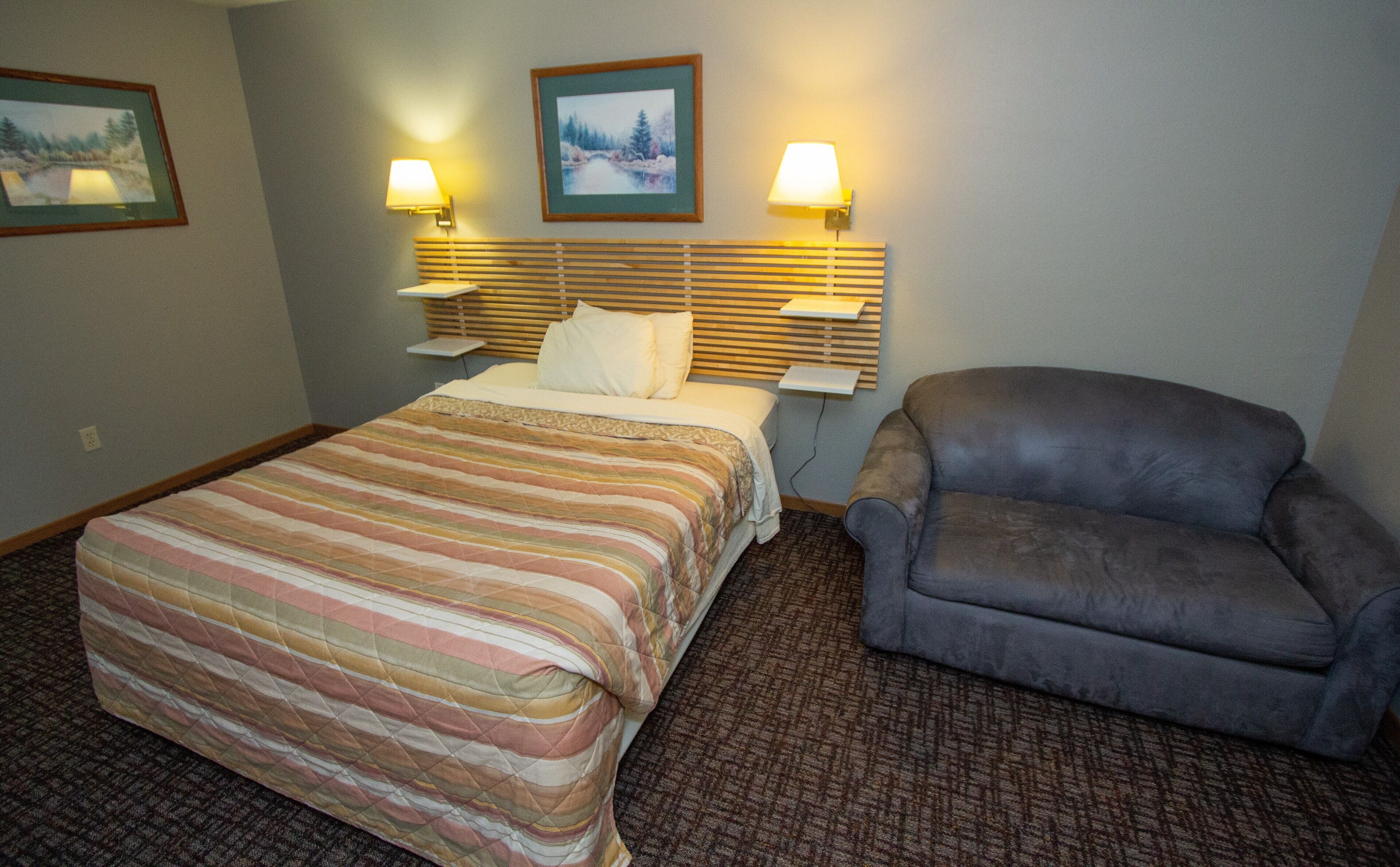 traditional room, 1 queen bed | soundproofing, free wifi, bed sheets