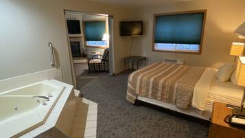 Suite, 1 Tempat Tidur Queen dengan tempat tidur Sofa, jet tub | Kedap suara, Wi-Fi gratis, dan seprai linen