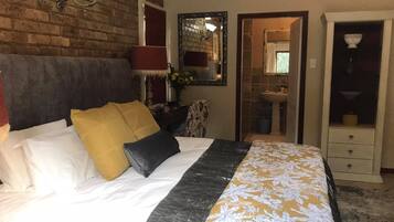 Luxury Double Room | Minibar, blackout drapes, free WiFi