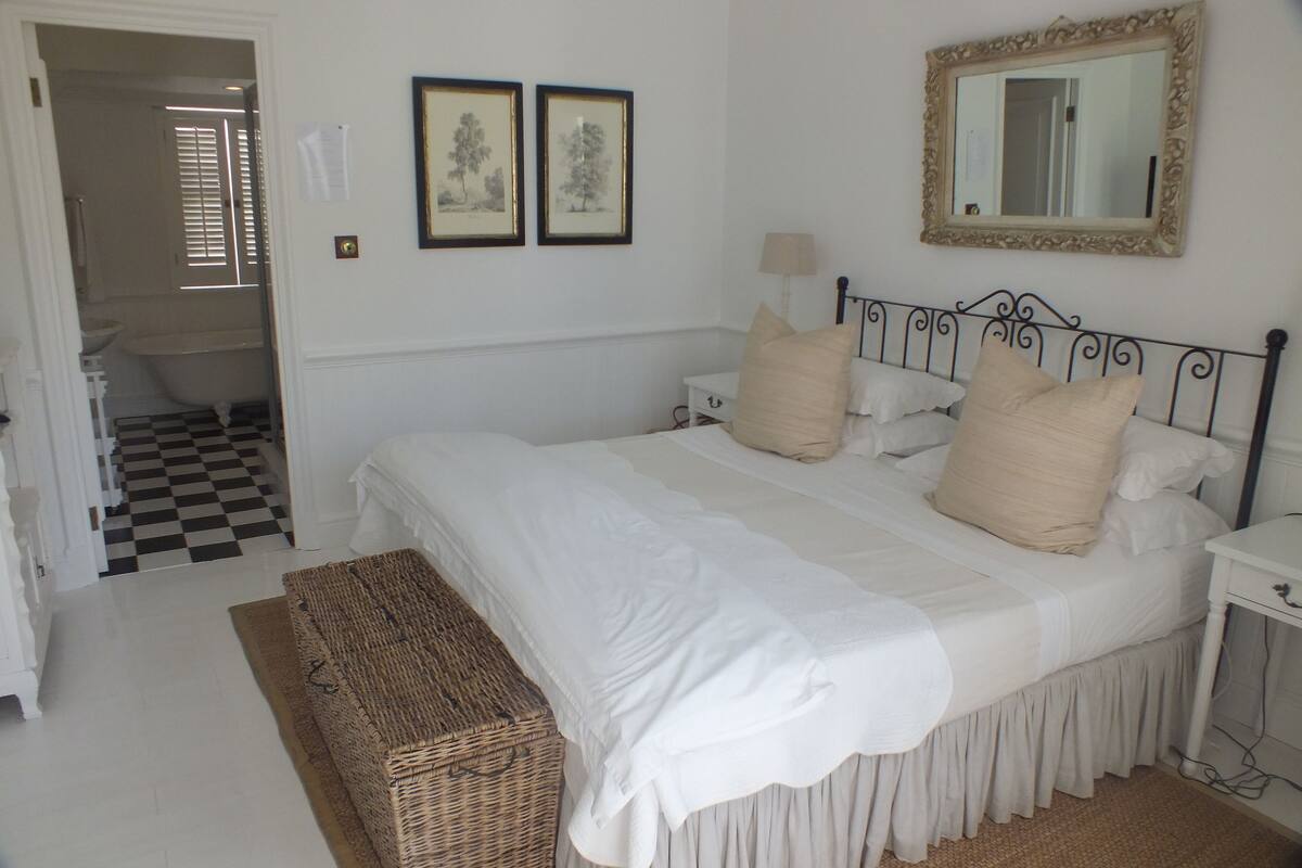 Camera Superior con letto matrimoniale o 2 letti singoli, bagno in camera (King) | 1 camera, una cassaforte in camera, Wi-Fi gratuito