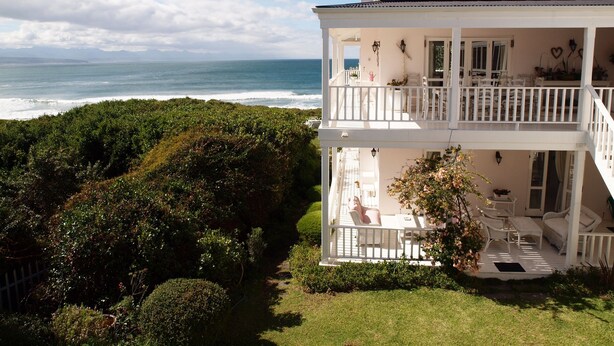 Front of property - Southern Cross Beach House (Plettenberg Bay)