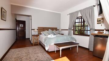 Deluxe Double Room | Desk, free WiFi, bed sheets
