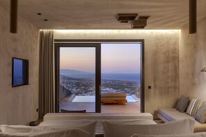 Deluxe Suite With Private Pool | Sängtillbehör av högsta kvalitet, Tempur-Pedic-madrasser och minibar