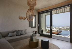 Suite Premium (with Private pool) | Area soggiorno | TV a schermo piatto