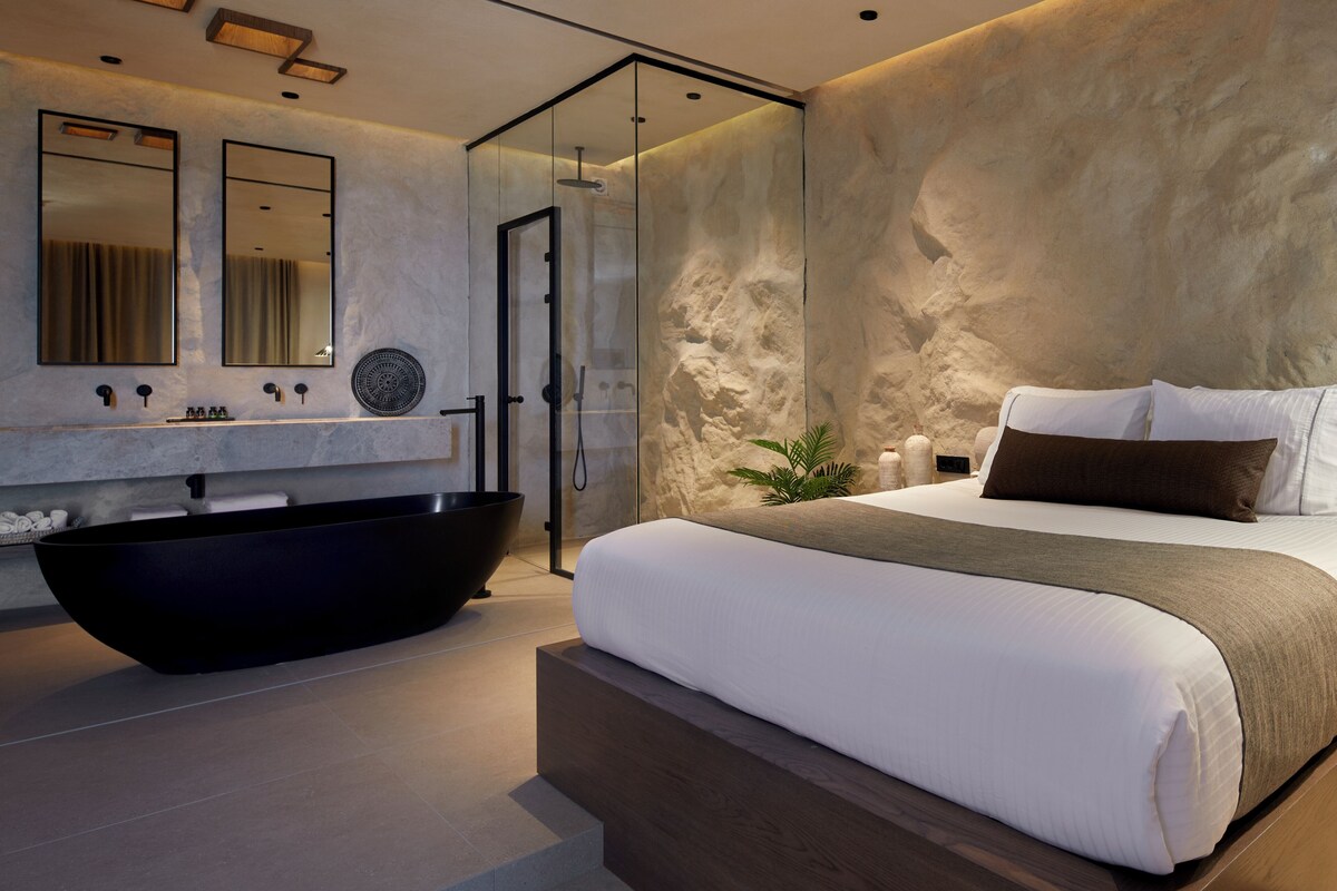 Grand North Suite (Private Heated Pool) | เครื่องนอนระดับพรีเมียม, เตียง Tempur-Pedic, มินิบาร์