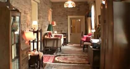 The Noon-Collins Inn