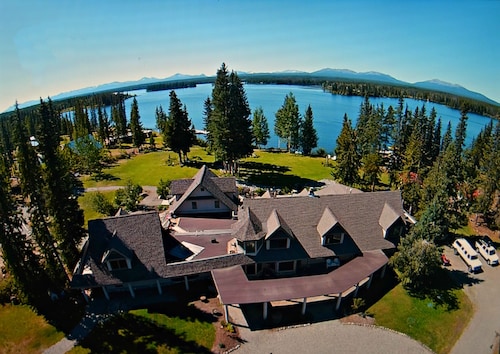 Retreat Wilderness Inn