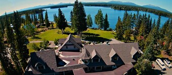 Retreat Wilderness Inn