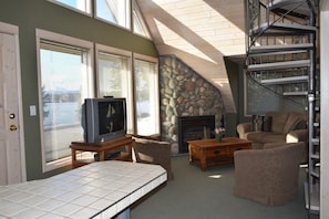 Fireplace, heated floors