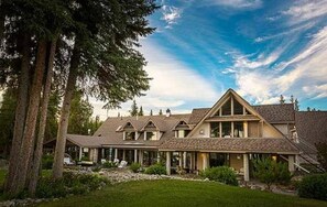 Exterior - Retreat Wilderness Inn (Nimpo Lake)