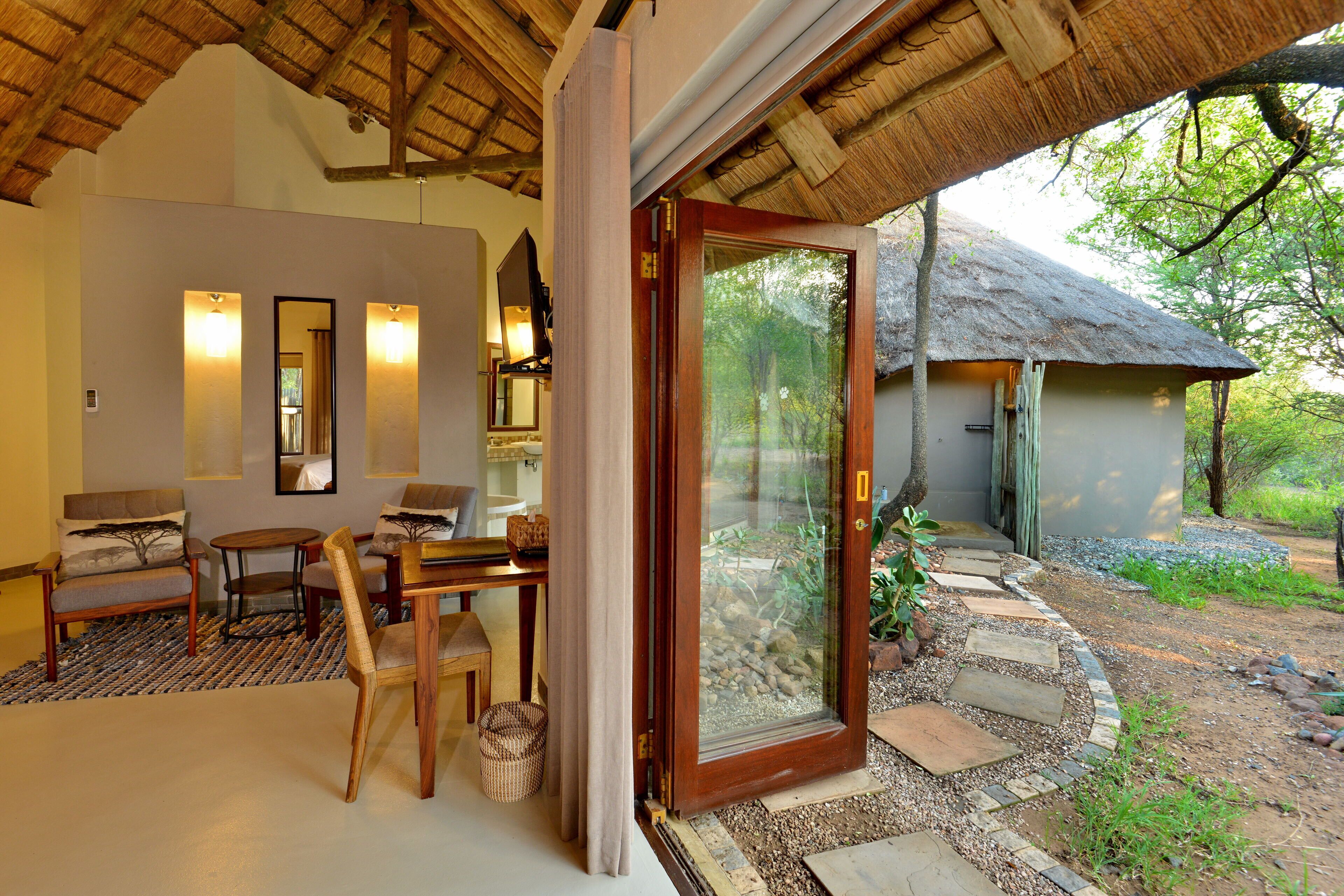 Habitación de lujo | Caja de seguridad en la habitación, escritorio y insonorización 