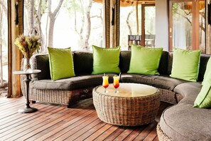 Lobby sitting area - Tambuti Lodge (Pilanesberg National Park)