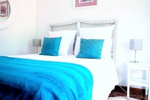 Minibar, in-room safe, individually decorated, laptop workspace - Mizizi House of Sandton Bed & Breakfast (Sandton)