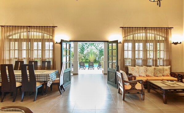 Deluxe-Villa, 4 Schlafzimmer, barrierefrei, eigener Pool | 4 Schlafzimmer, Bettwäsche aus ägyptischer Baumwolle