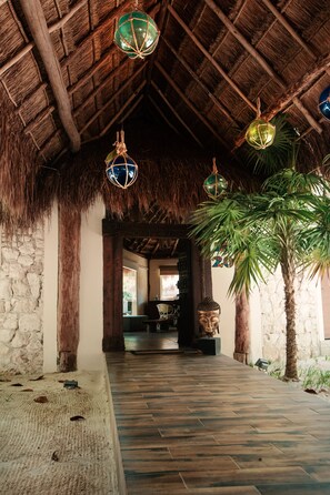 20 Tox Master (1 King) | 1 bedroom, laptop workspace, blackout drapes, iron/ironing board - Hotel Paradise Suites (Isla Mujeres)