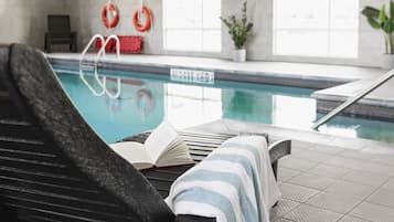 Innenpool, geöffnet von 07:00 Uhr bis 22:00 Uhr, Liegestühle