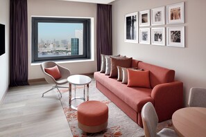 Junior Suite, 1 King Bed | Minibar, in-room safe, desk, blackout drapes - Holiday Inn & Suites Dubai Festival City by IHG (Dubai)