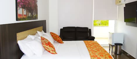 Rom – superior, 1 kingsize-seng, badekar, byutsikt | Minibar, skrivebord, strykejern/-brett og wi-fi (inkludert)