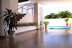 Kolam renang terbuka 