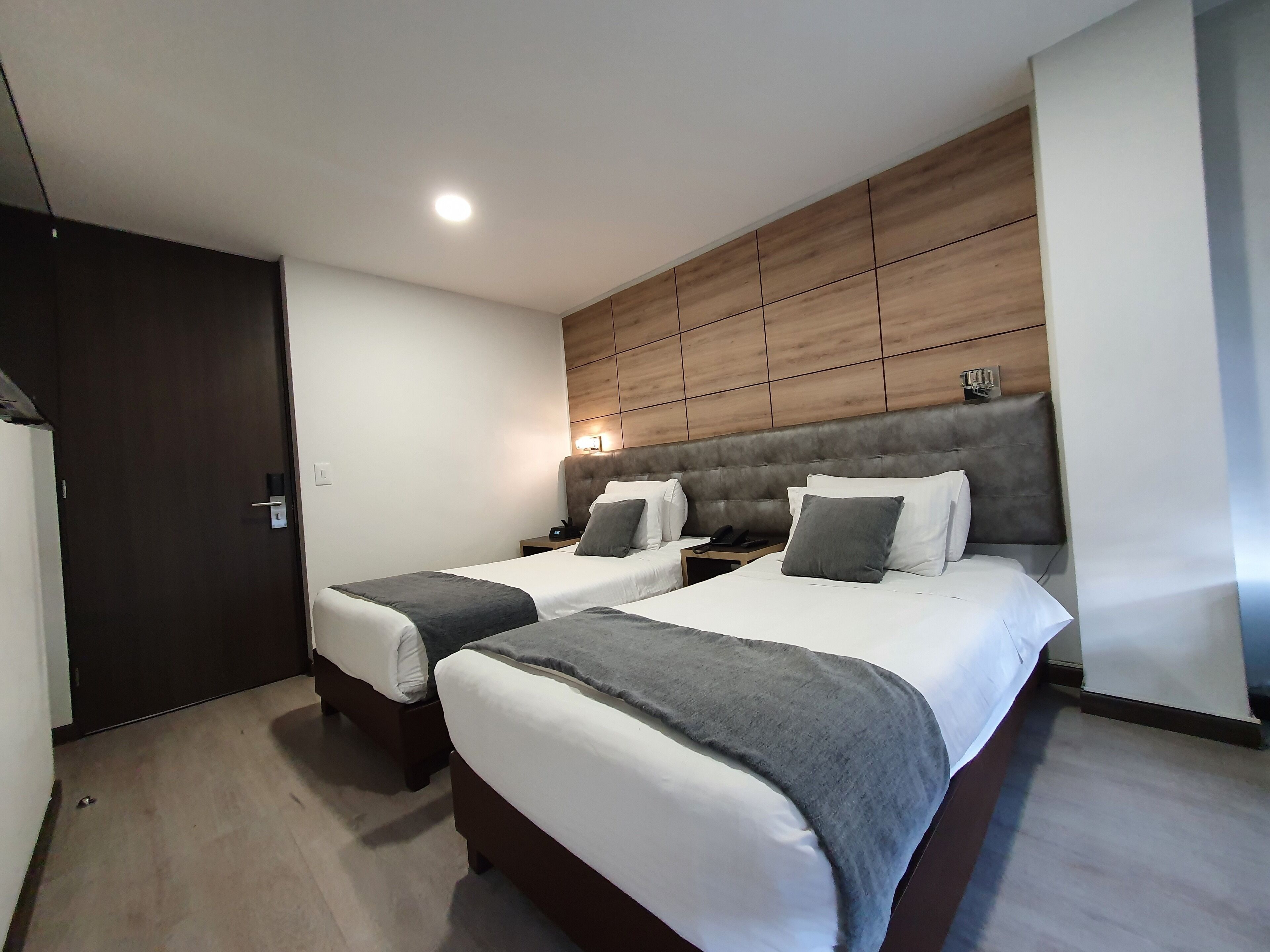 Minibar, in-room safe, desk, iron/ironing board