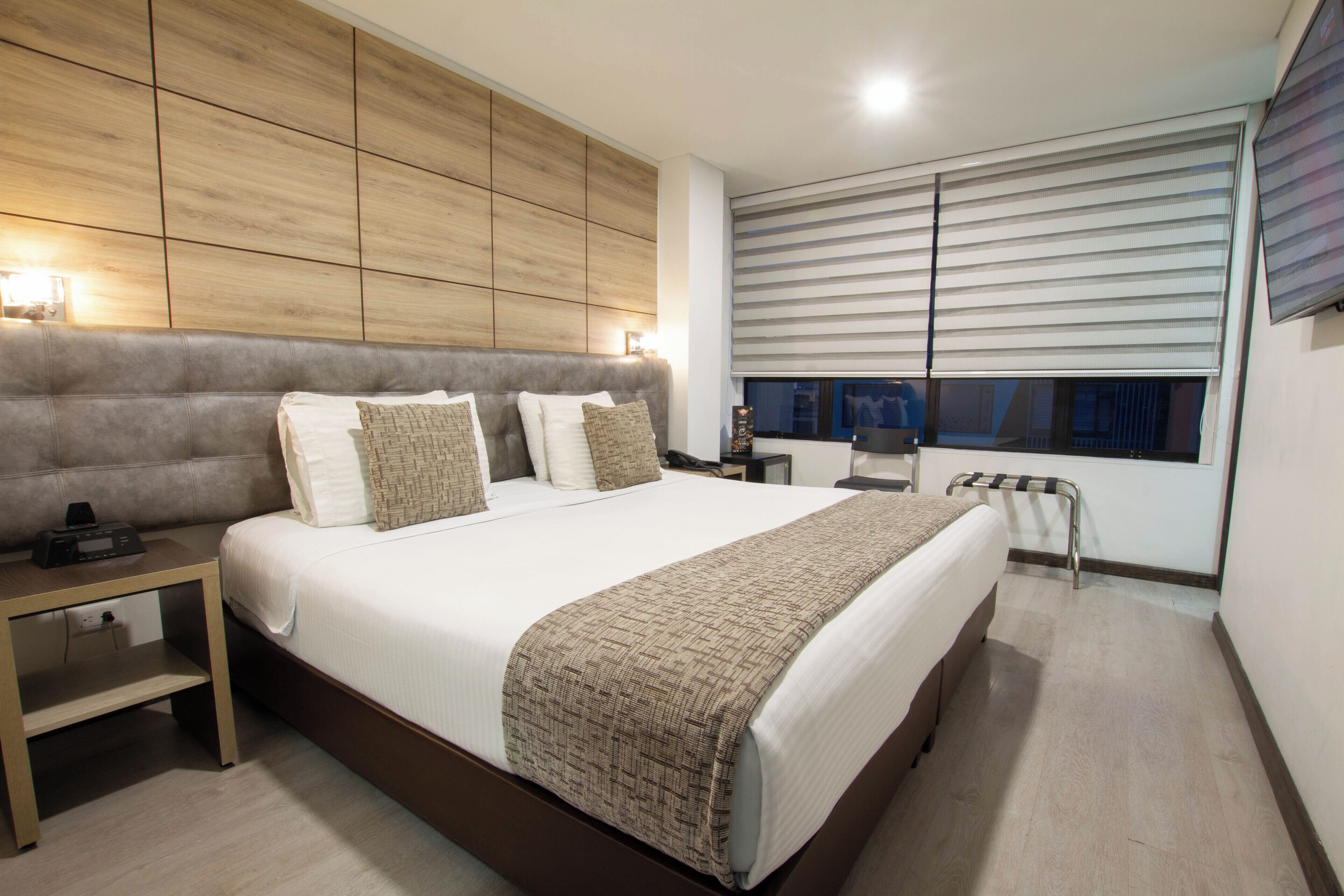 Minibar, in-room safe, desk, iron/ironing board