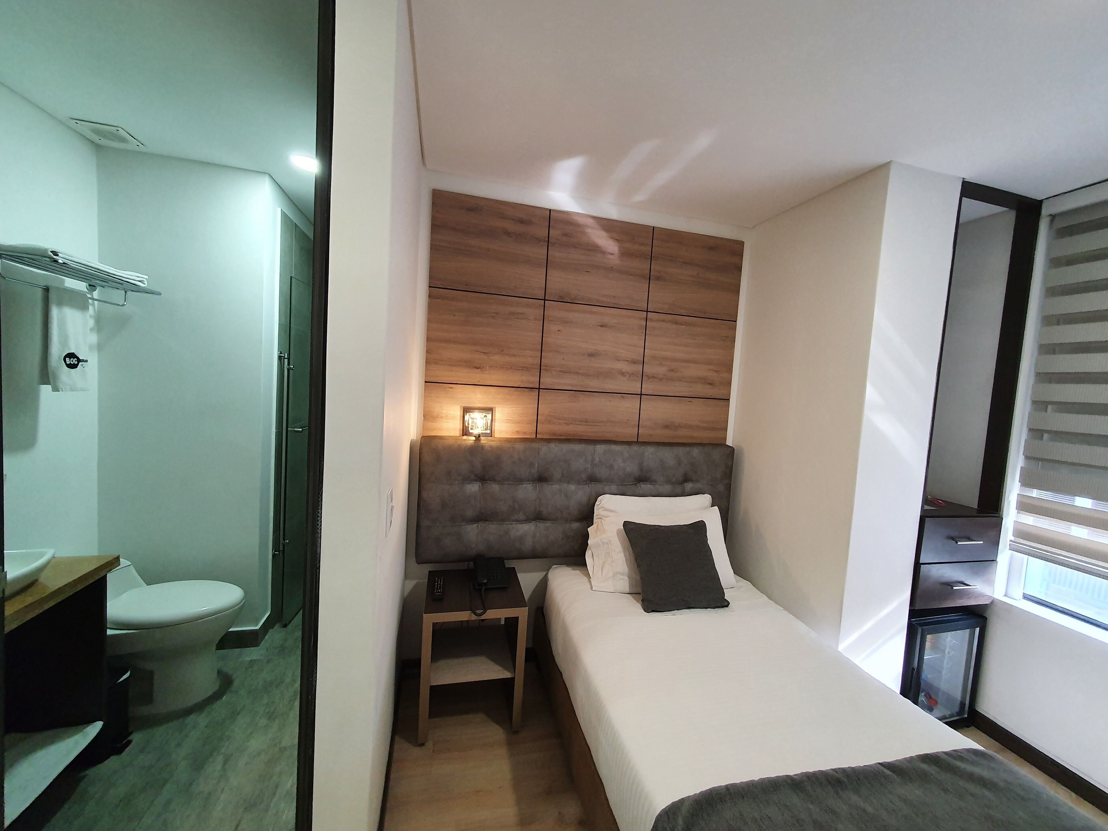 Minibar, in-room safe, desk, iron/ironing board