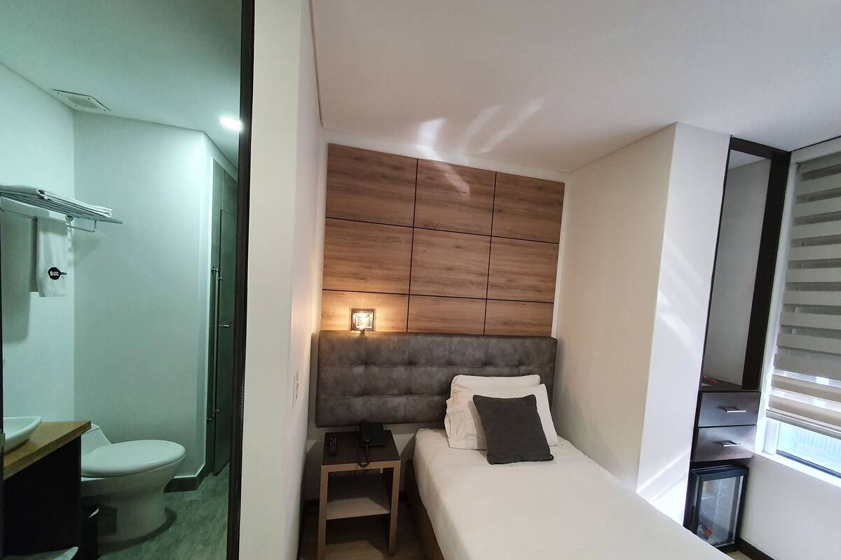 Minibar, in-room safe, desk, iron/ironing board