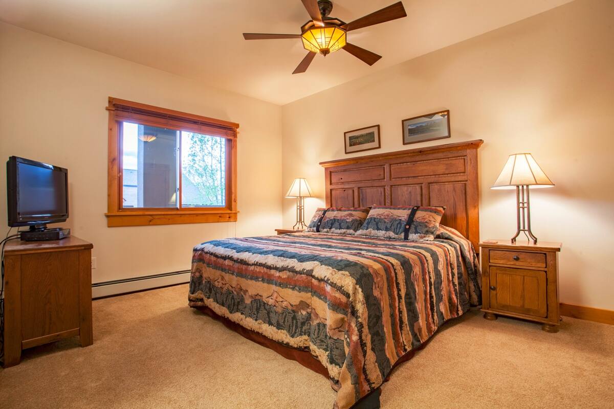 2 Bedroom/2 Bathroom Condo | Individually decorated, individually furnished, free cribs/infant beds
