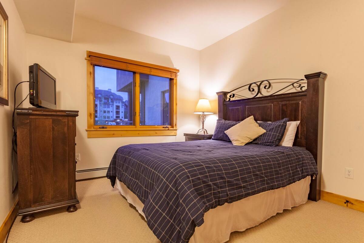4 Bedroom/3 Bathroom Condo | Individually decorated, individually furnished, free cribs/infant beds