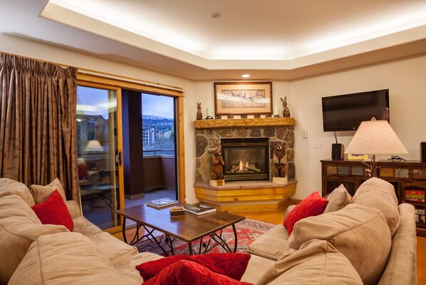 Condo, 4 Bedrooms | Private kitchenette | Full-sized fridge, microwave, oven, stovetop - Canyon Creek Condominiums by Resort Lodging Company (Steamboat Springs)