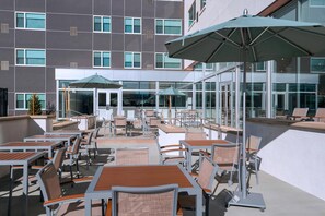 حمّام سباحة خارجي